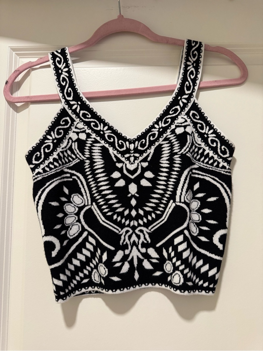 Black & White Patterned V-Neck Knit Crop Tank Top S